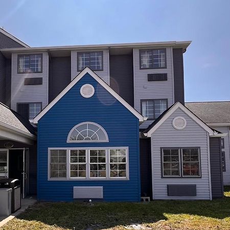 Blisspoint Inn & Suites, Northwood Bagian luar foto