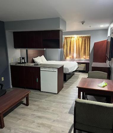 Blisspoint Inn & Suites, Northwood Bagian luar foto