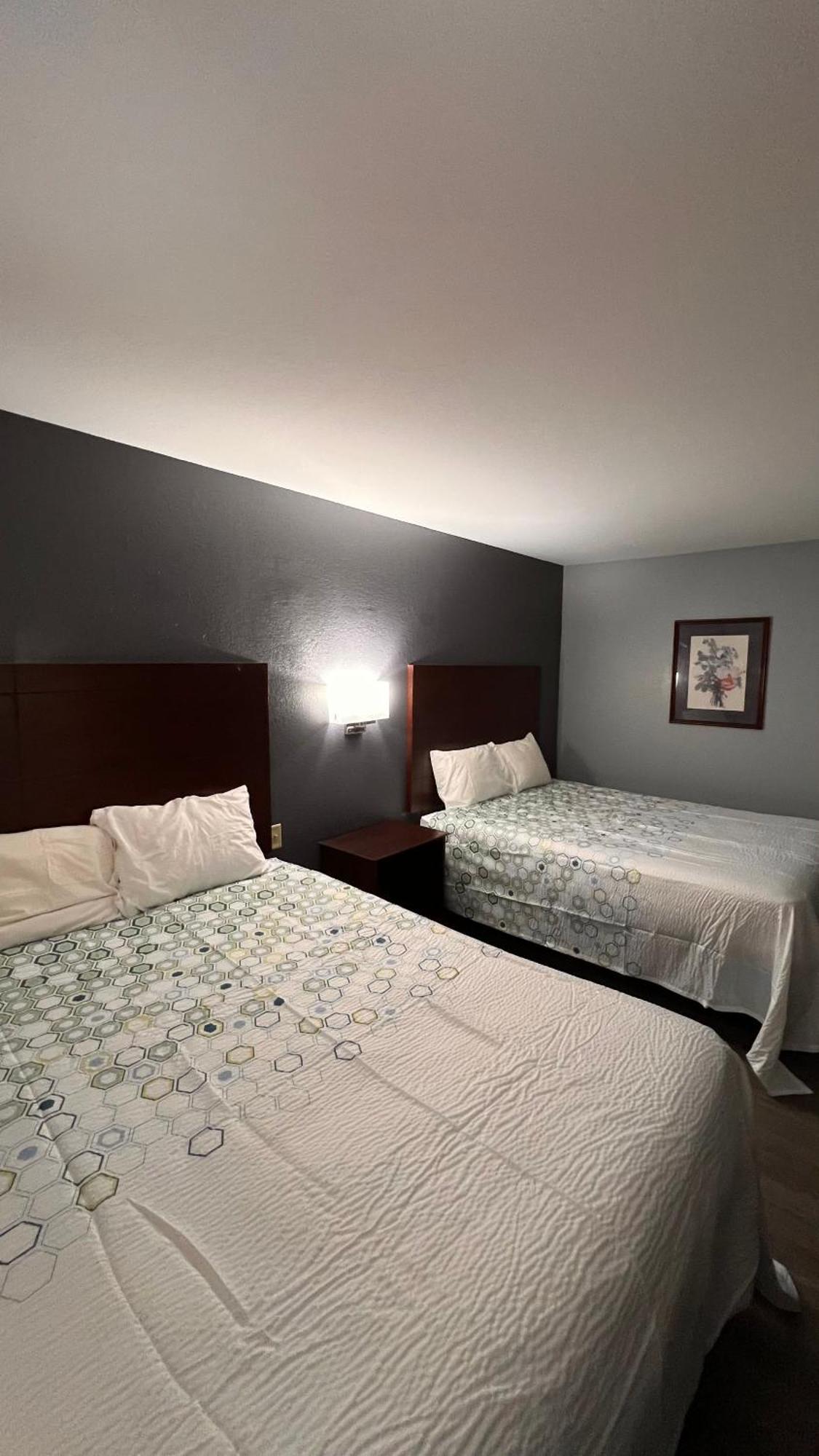 Blisspoint Inn & Suites, Northwood Bagian luar foto