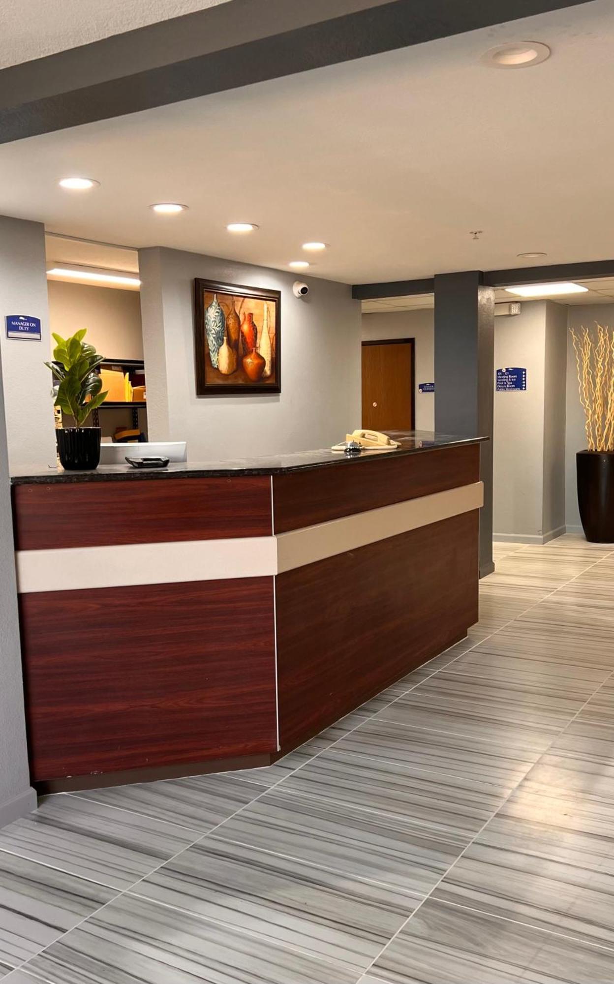 Blisspoint Inn & Suites, Northwood Bagian luar foto