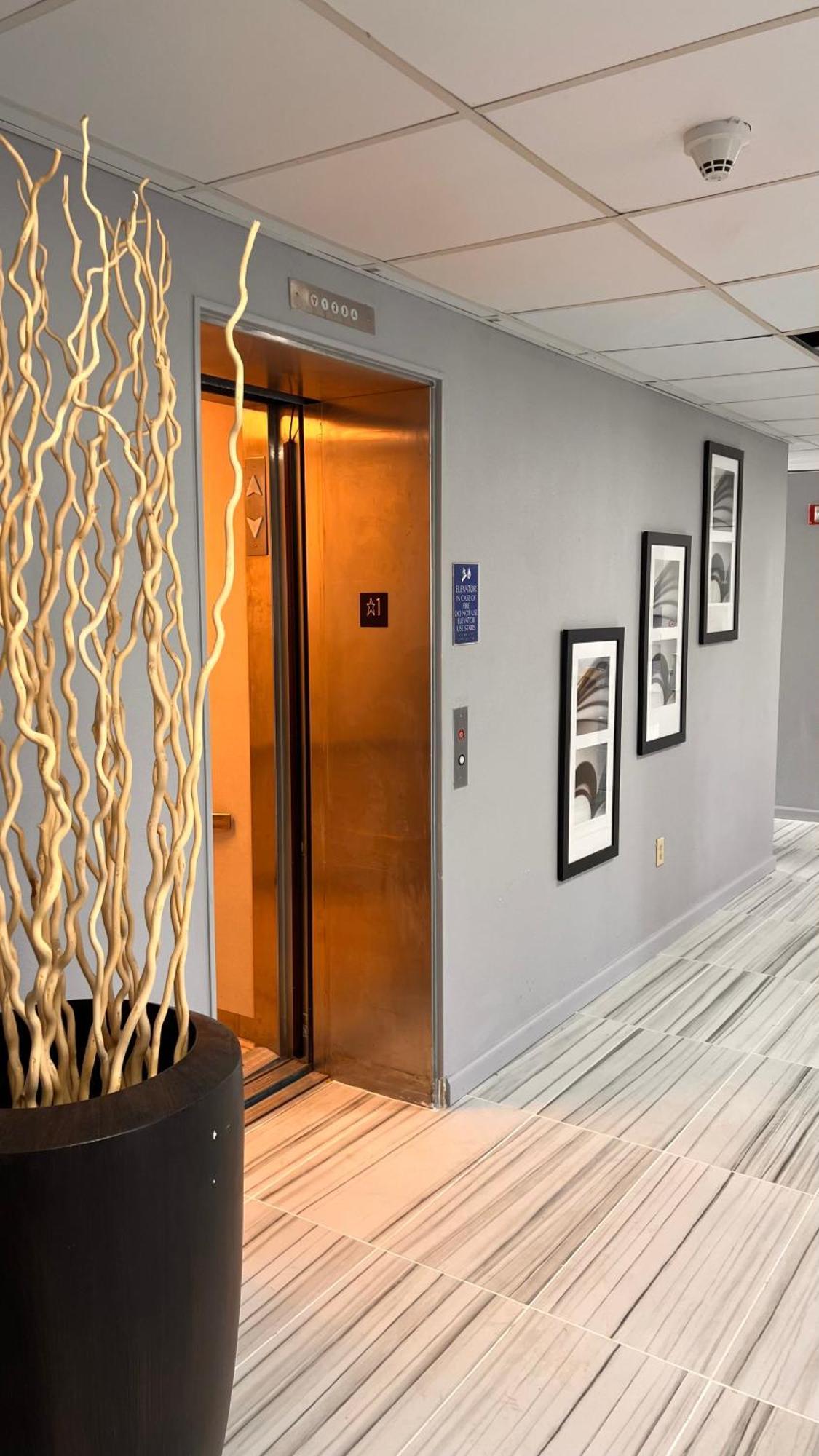 Blisspoint Inn & Suites, Northwood Bagian luar foto