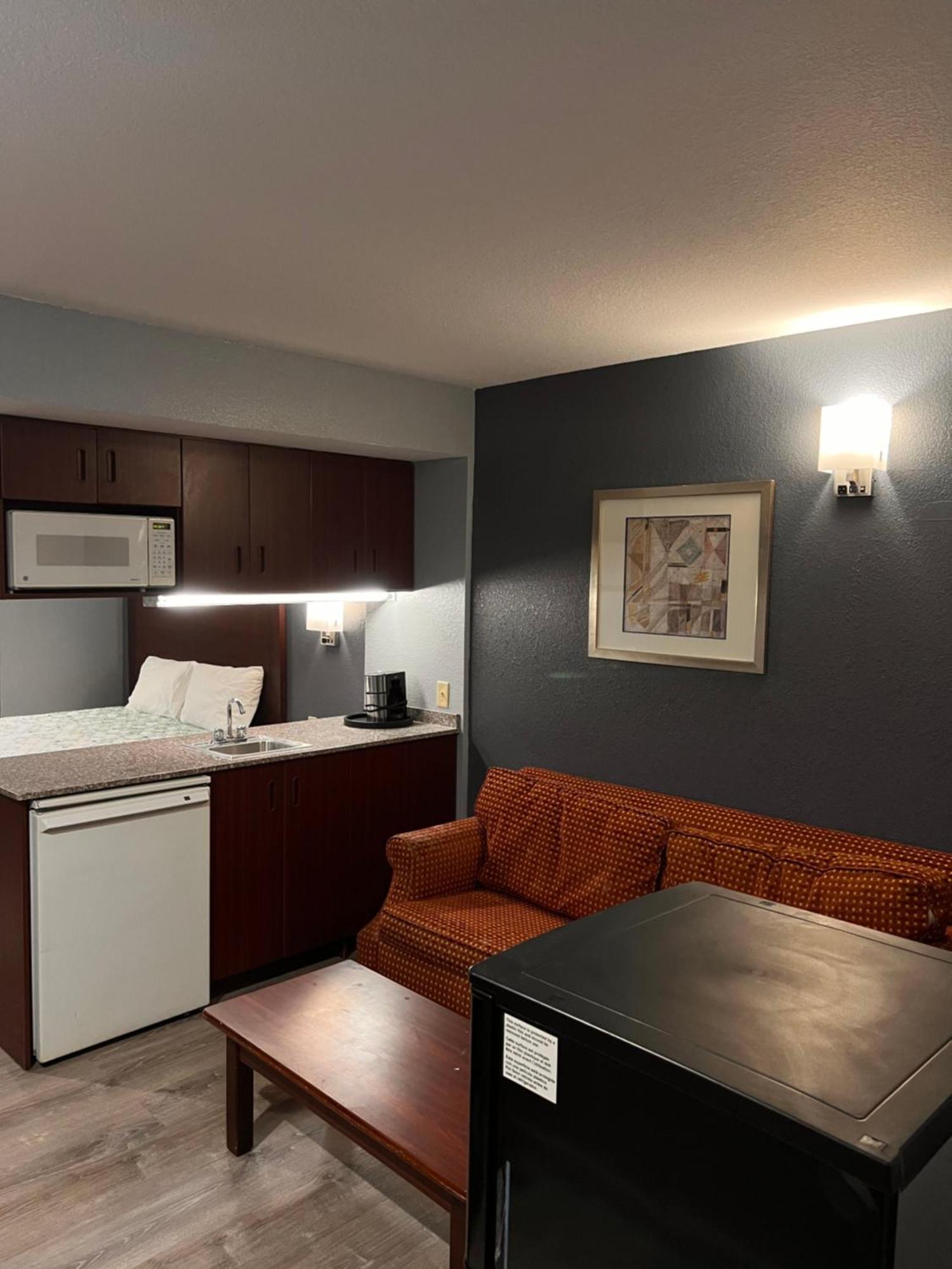 Blisspoint Inn & Suites, Northwood Bagian luar foto
