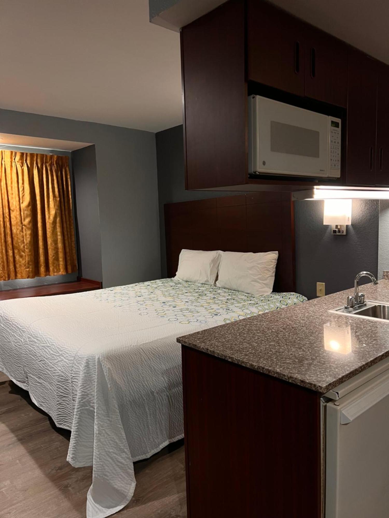 Blisspoint Inn & Suites, Northwood Bagian luar foto